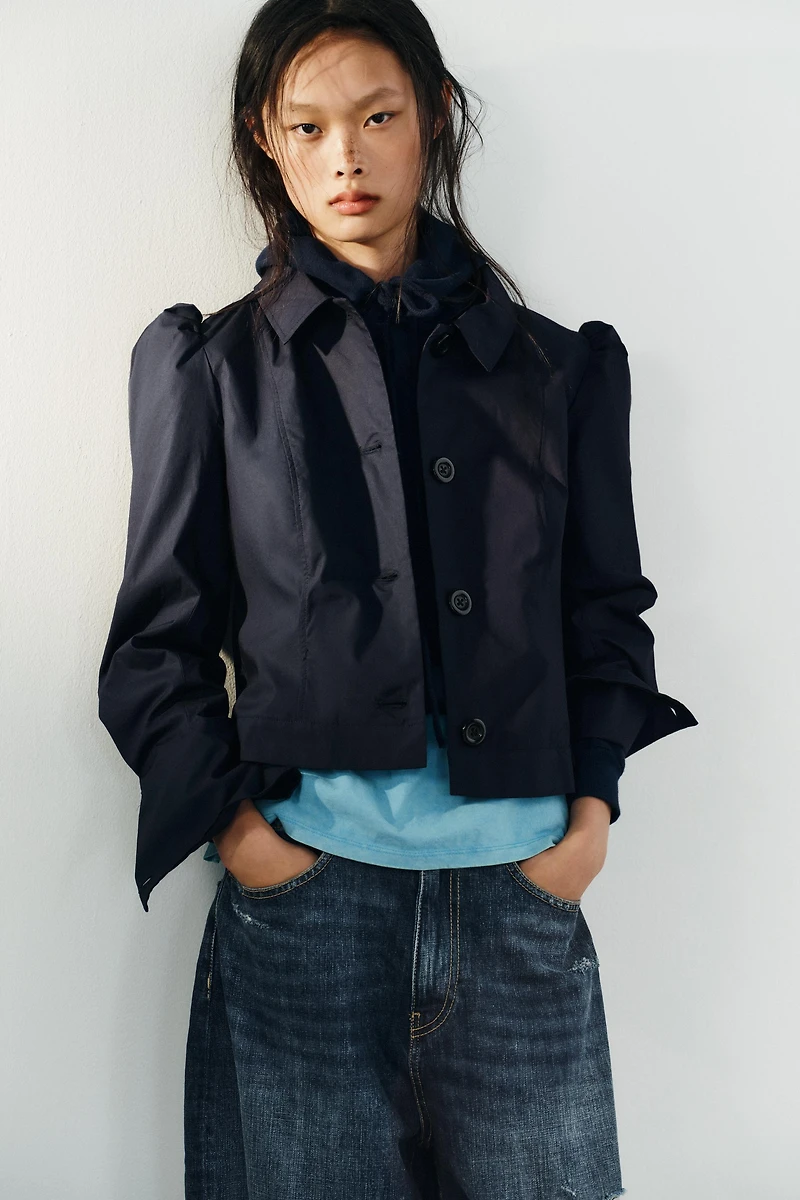 SHORT GATHERED-SHOULDER BLAZER