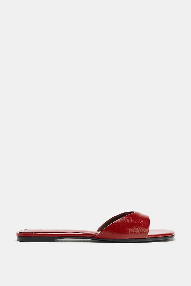 FLAT LEATHER SANDALS