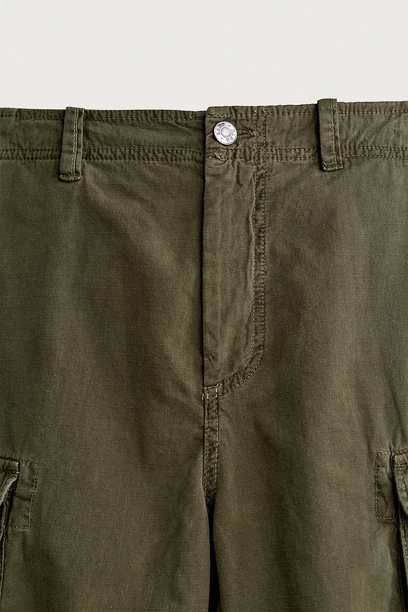 REGULAR FIT CARGO SHORTS WITH TABS