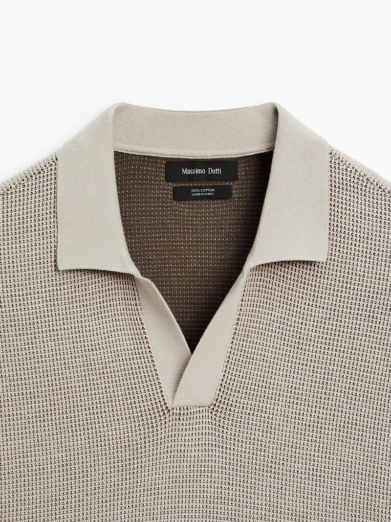 Polo en maille à col V texturé