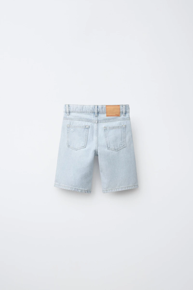 RIPPED STRAIGHT DENIM SHORTS