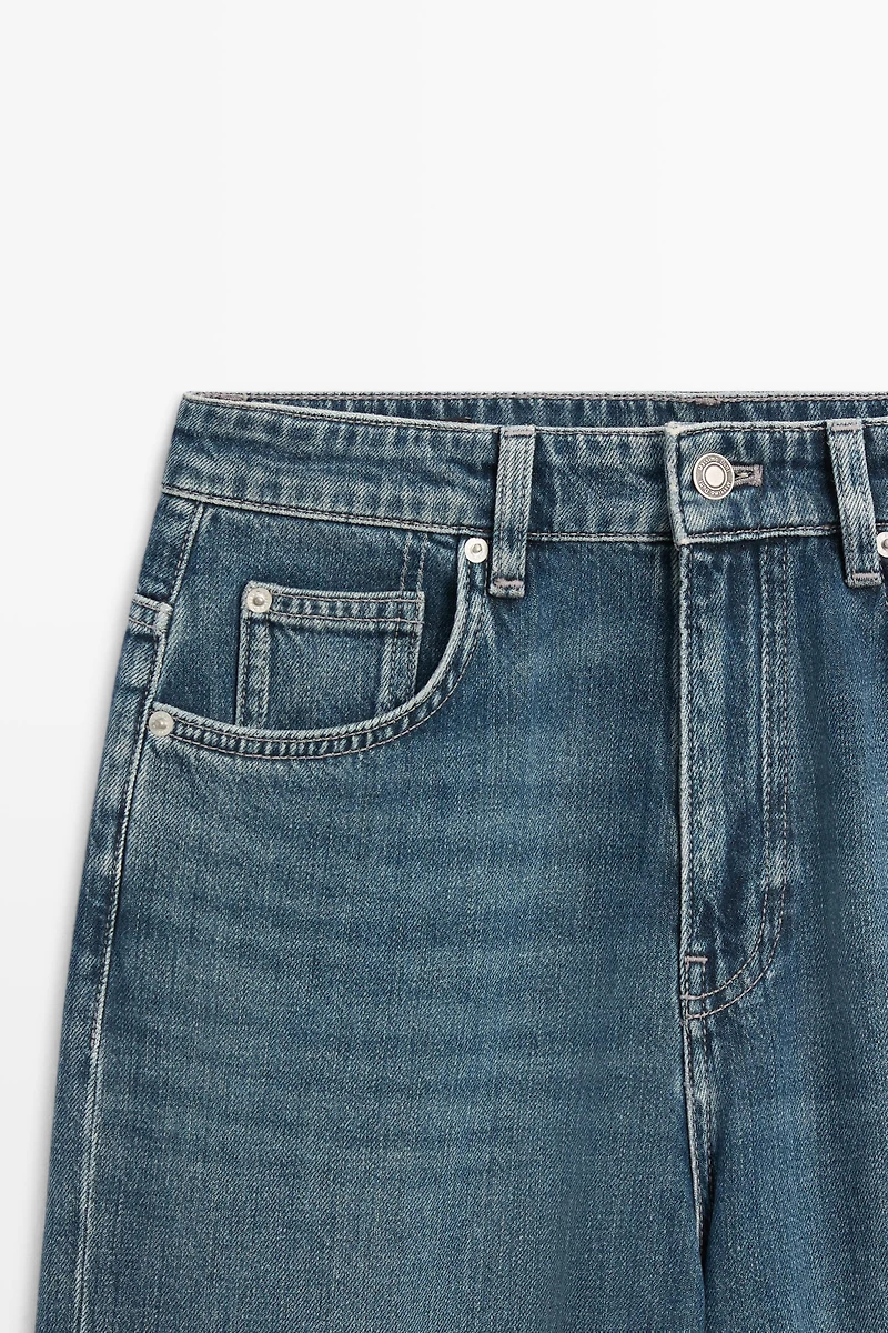 Relaxed wide-leg jeans