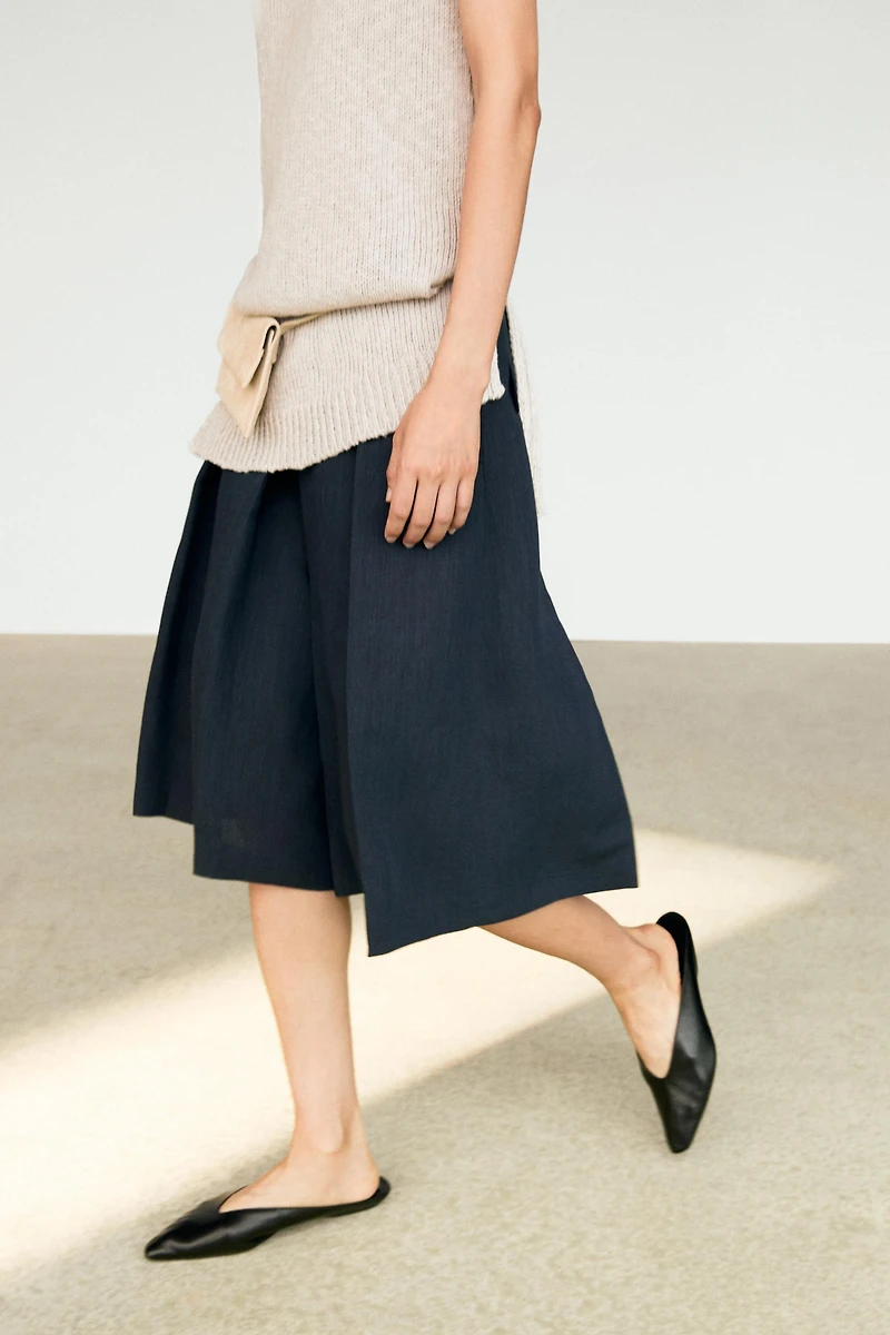 Linen blend Bermuda shorts with pleats