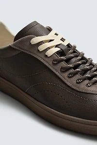 RETRO STYLE SNEAKERS