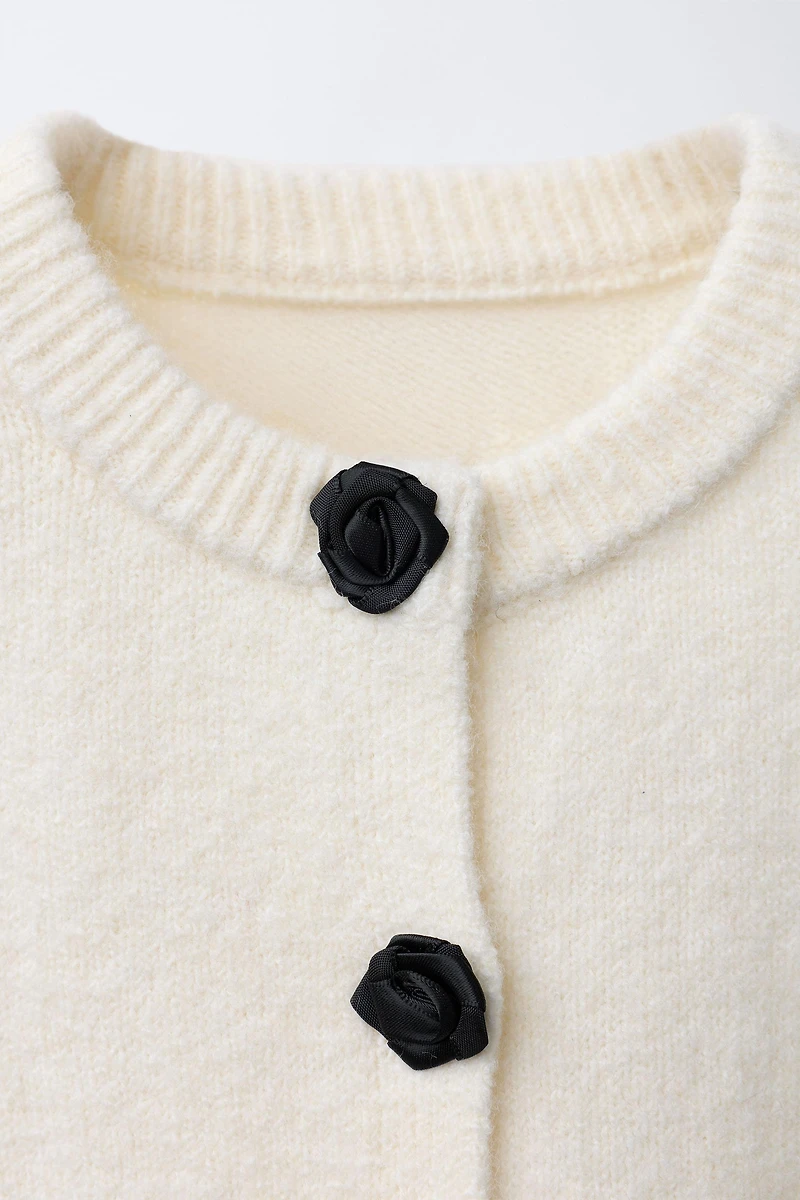 SATIN FLOWER BUTTON CARDIGAN