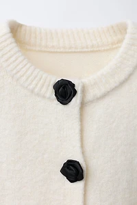 SATIN FLOWER BUTTON CARDIGAN
