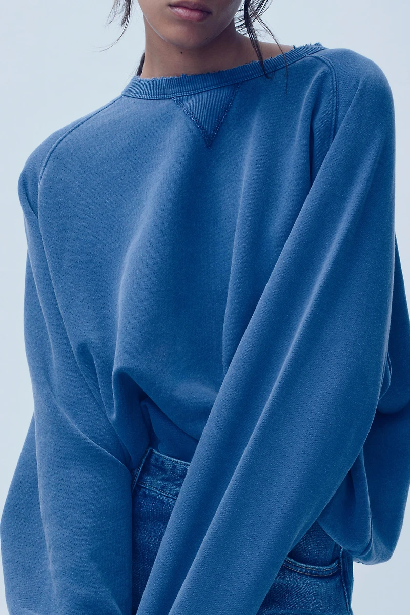 WASHED EFFECT SWEATSHIRT