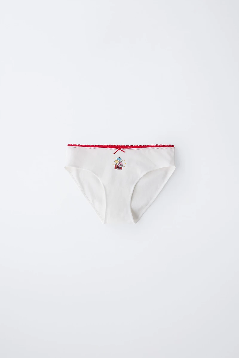 AGES 6-14 / THREE-PACK OF HELLO KITTY © SANRIO UNDERWEAR