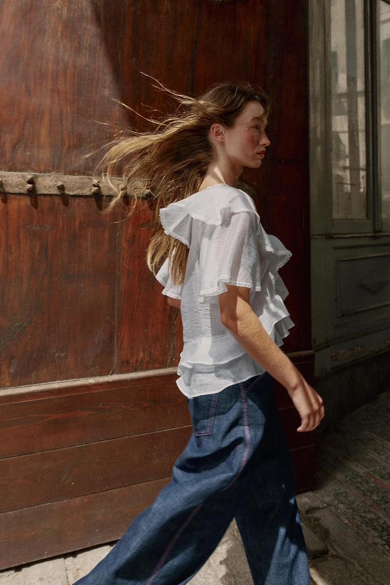 CHEMISE ROMANTIQUE À VOLANTS