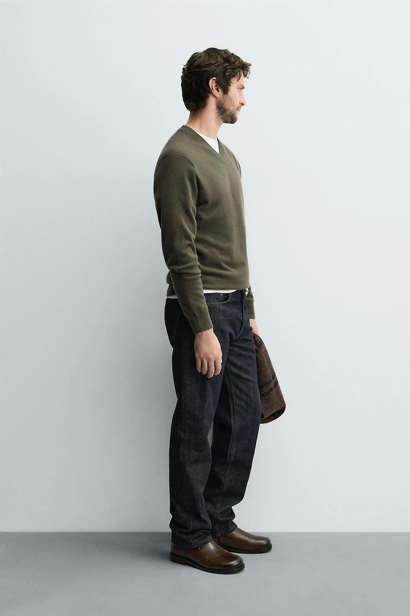 100% WOOL V-NECK JUMPER