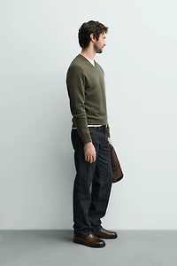 100% WOOL V-NECK JUMPER