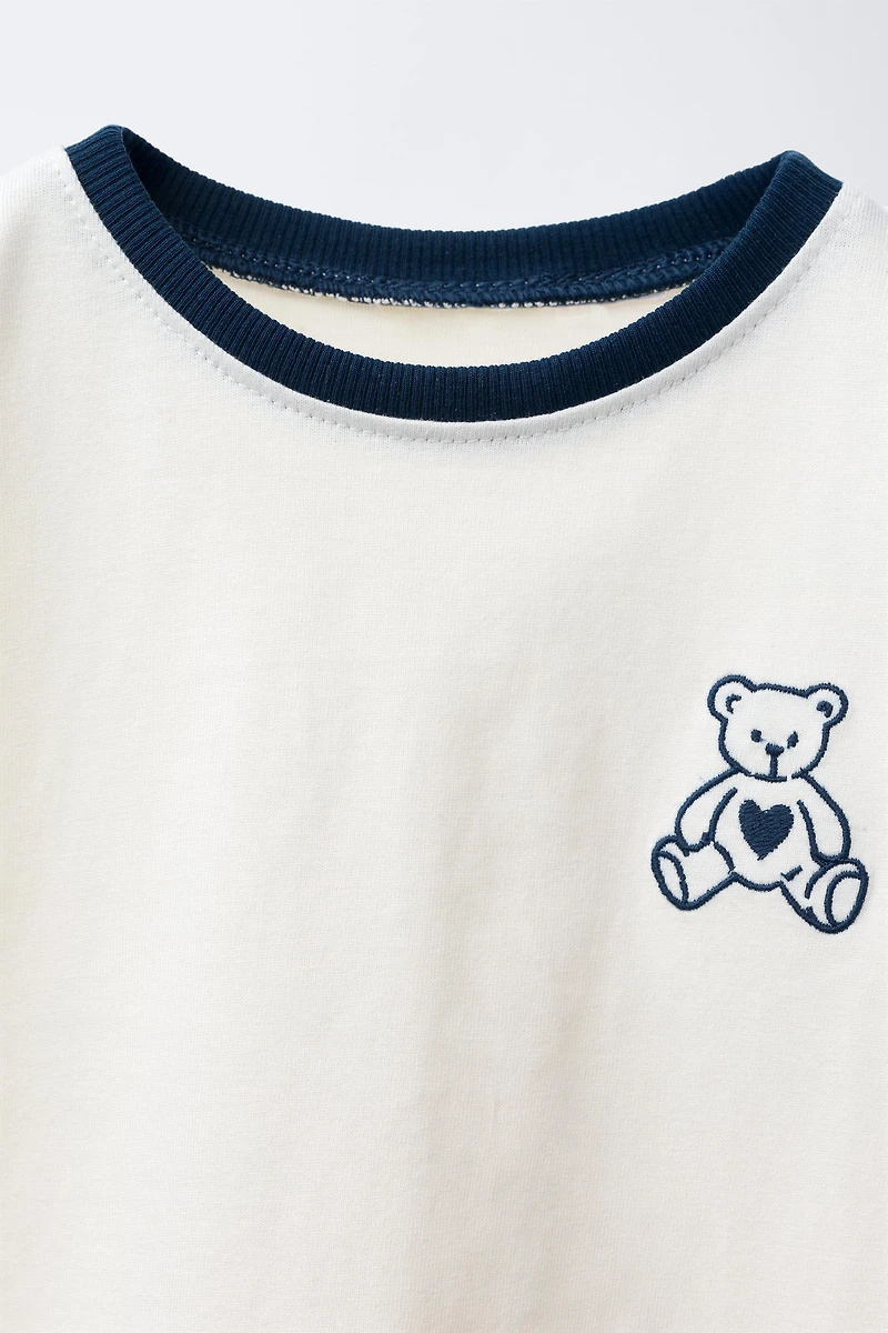 T-SHIRT VARSITY OURS BRODÉ