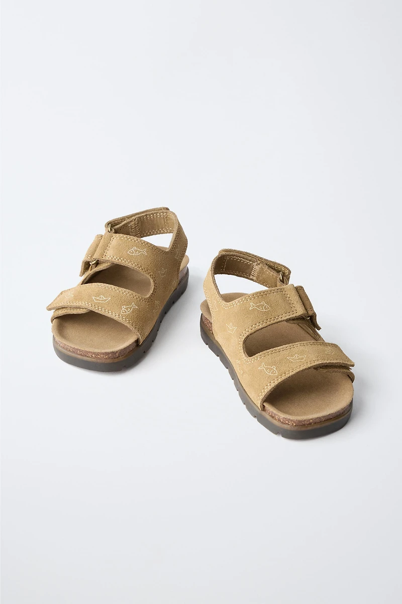 FISH PRINT LEATHER SANDALS