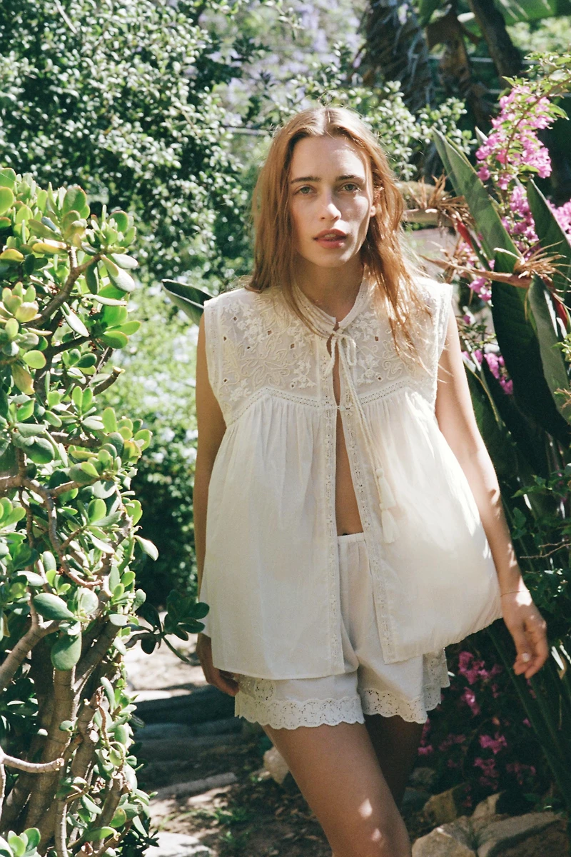 EMBROIDERED LACE TOP LIMITED EDITION