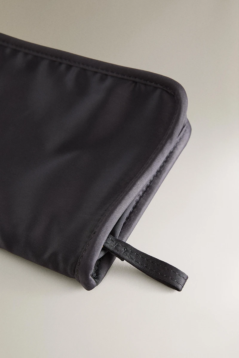 SATEEN TOILETRY BAG