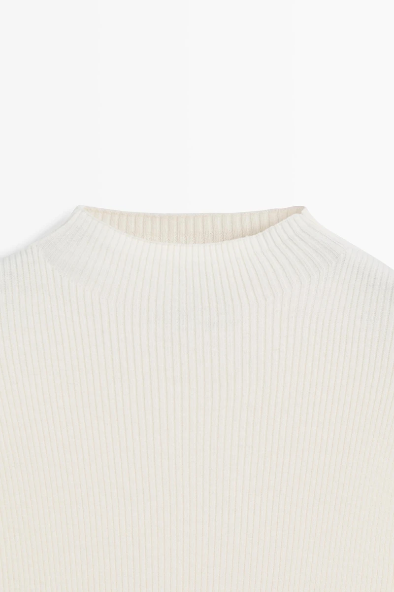 Knit dress with matching detail