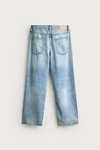 LIGHTWEIGHT REGULAR CROPPED FIT JEANS