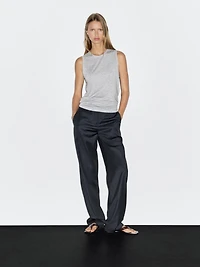 Sleeveless round neck T-shirt