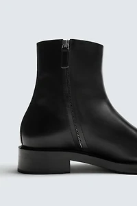 BOTTES EN CUIR À BOUT POINTU