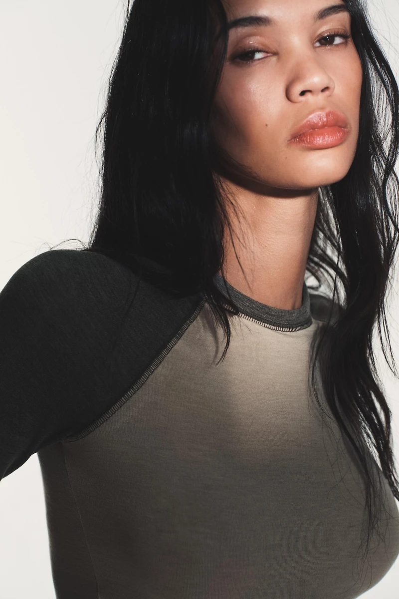 CONTRAST RAGLAN T-SHIRT