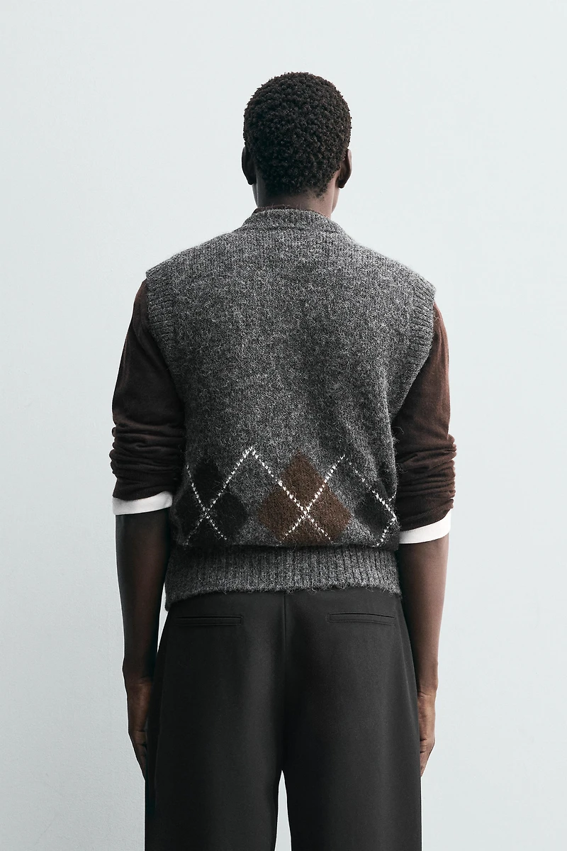 GILET EN MAILLE JACQUARD À LOSANGES