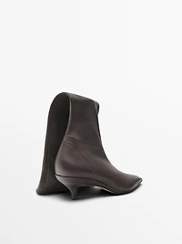 Stretch heeled boots