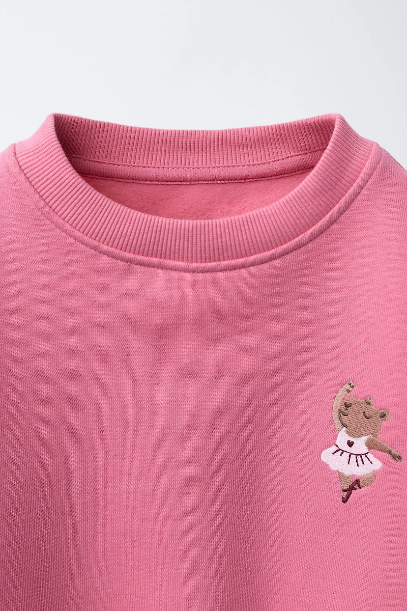 SWEAT BRODÉ CAPYBARA ET CŒUR