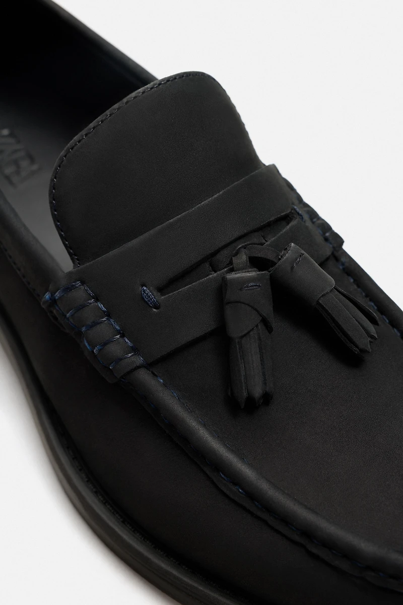 MOCASSINS EN CUIR À POMPONS
