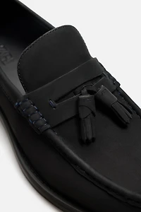 MOCASSINS EN CUIR À POMPONS