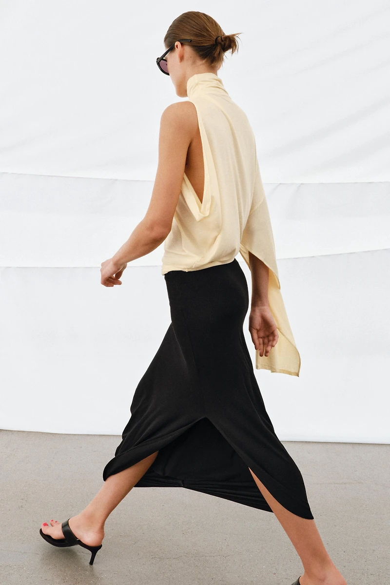 ASYMMETRIC FLOWY TOP