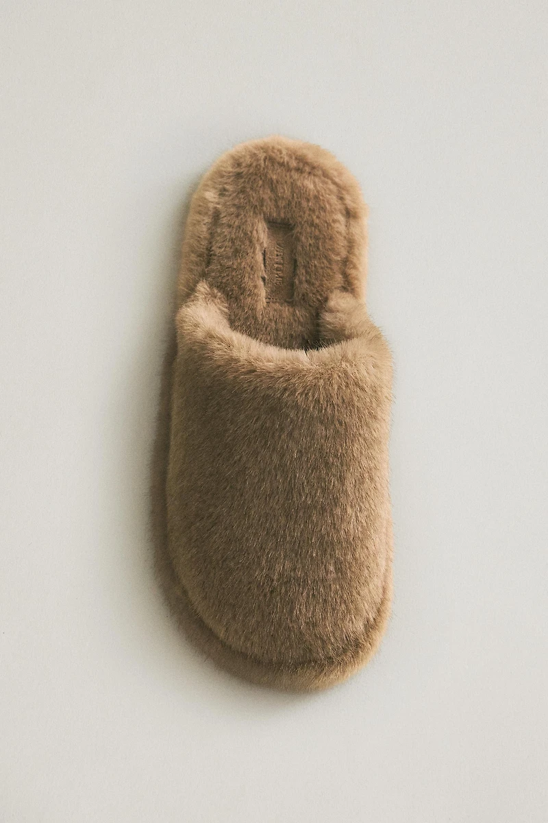 CHAUSSONS OUVERTS À L’ARRIÈRE FOURRURE