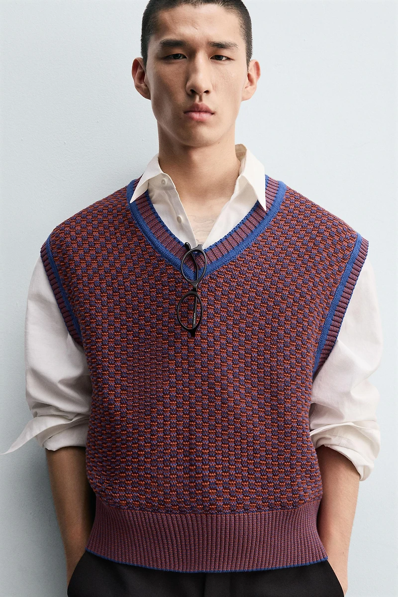 CONTRAST KNIT VEST