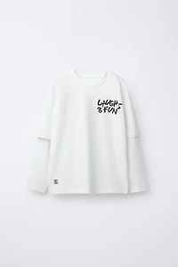 T-SHIRT DOUBLE MANCHE IMPRIMÉ INSCRIPTIONS