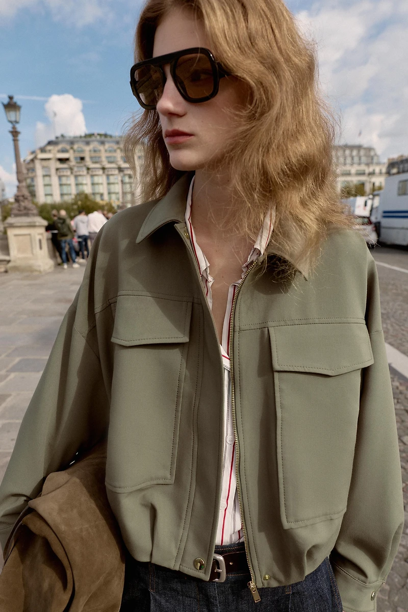 VESTE BOMBER À PLIS SUR LE BAS