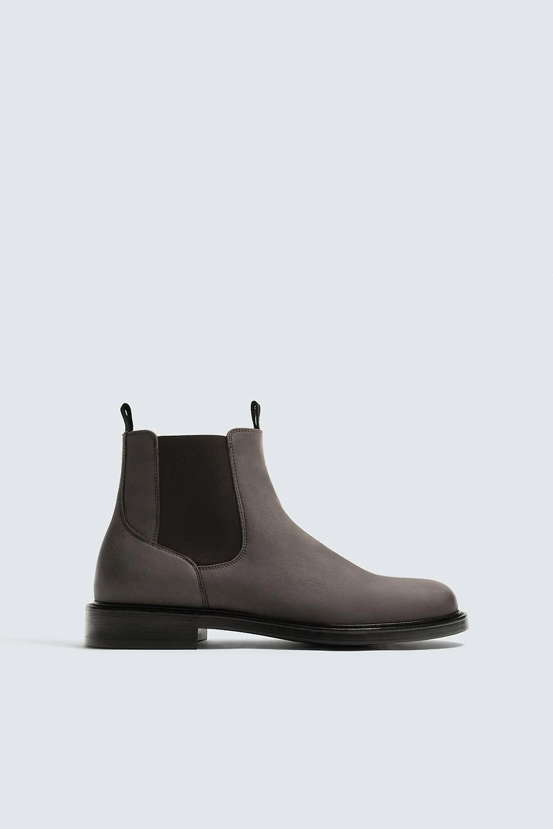LEATHER CHELSEA BOOTS