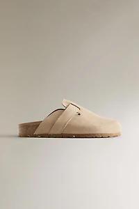 LEATHER CLOGS WITH STRAP