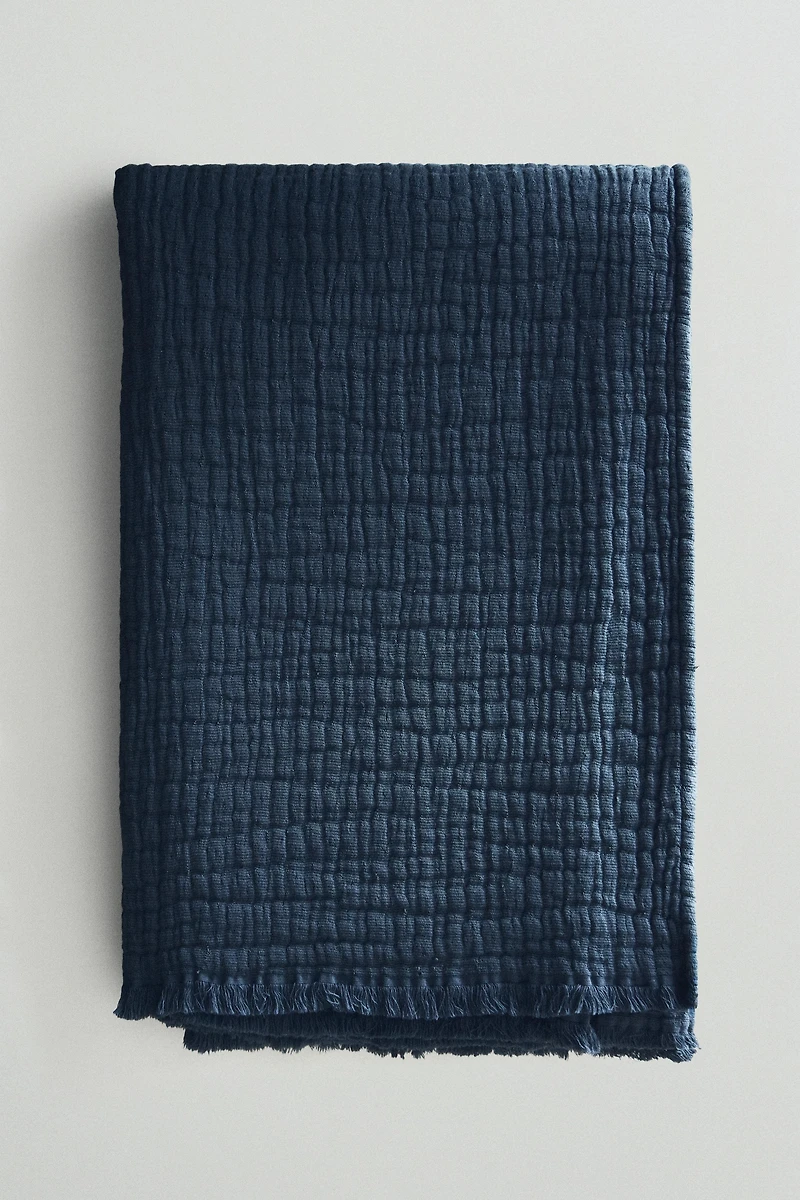 TEXTURED JACQUARD BLANKET