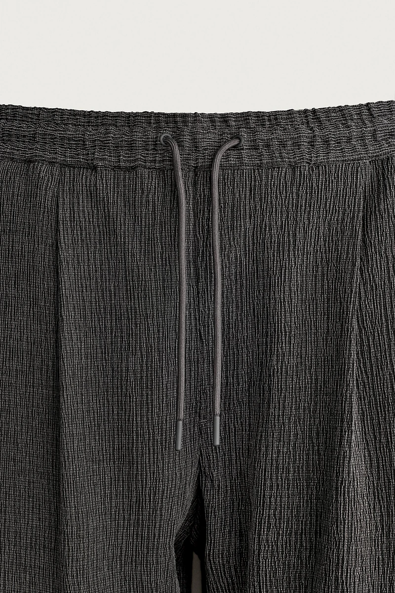 TEXTURED RELAXED FIT SHORTS