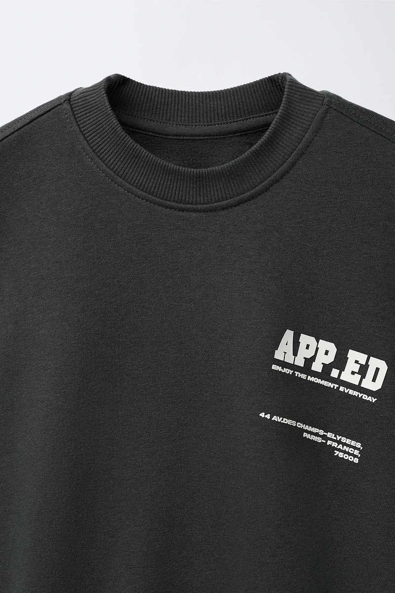 SHORT SLEEVE SWEATSHIRT AND JOGGER PANTS SET TEXT