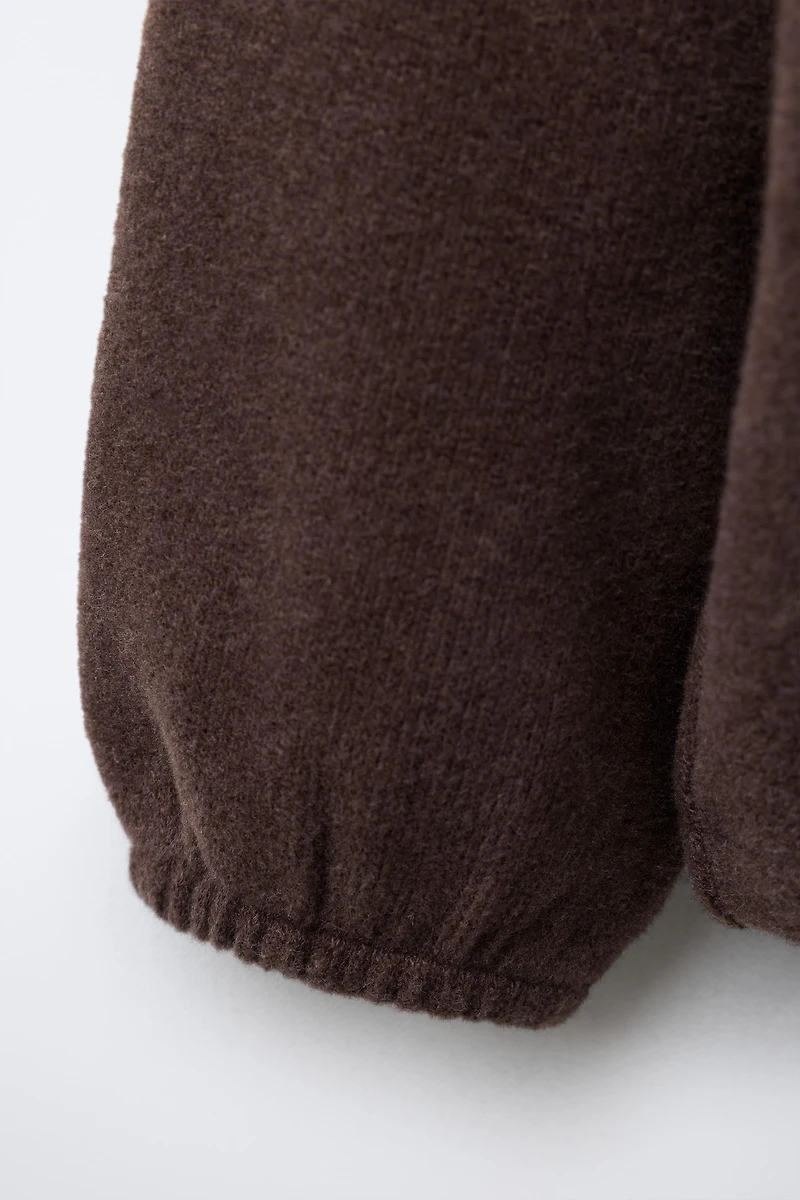 EMBROIDERED SOFT TOUCH PETER PAN COLLAR TOP