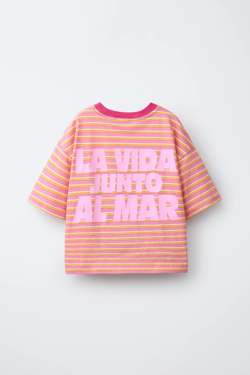 T-SHIRT À RAYURES ET IMPRIMÉ