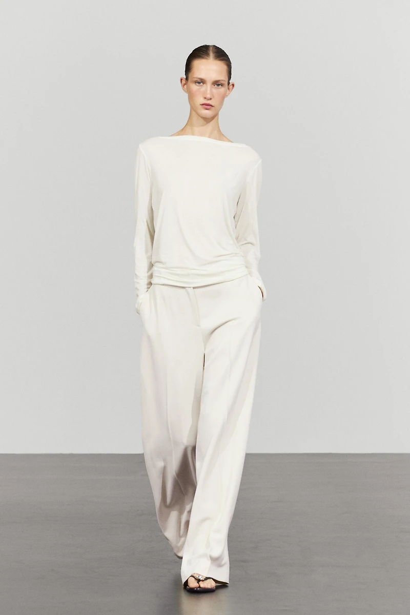 Flowing wide-leg pants