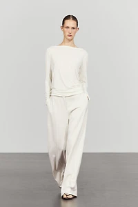 Flowing wide-leg pants