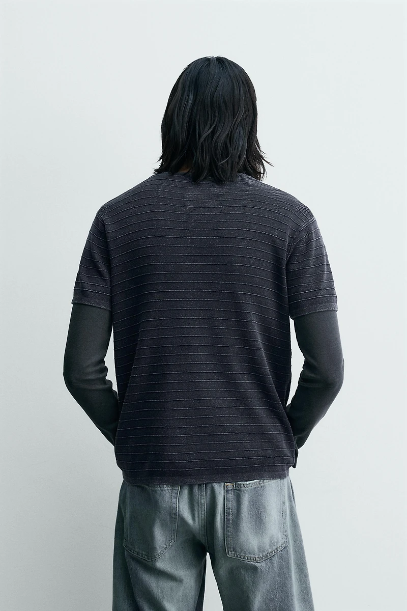T-SHIRT EN MAILLE STRUCTURÉE DÉLAVÉE