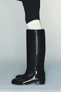 LOW HEEL LEATHER BOOTS