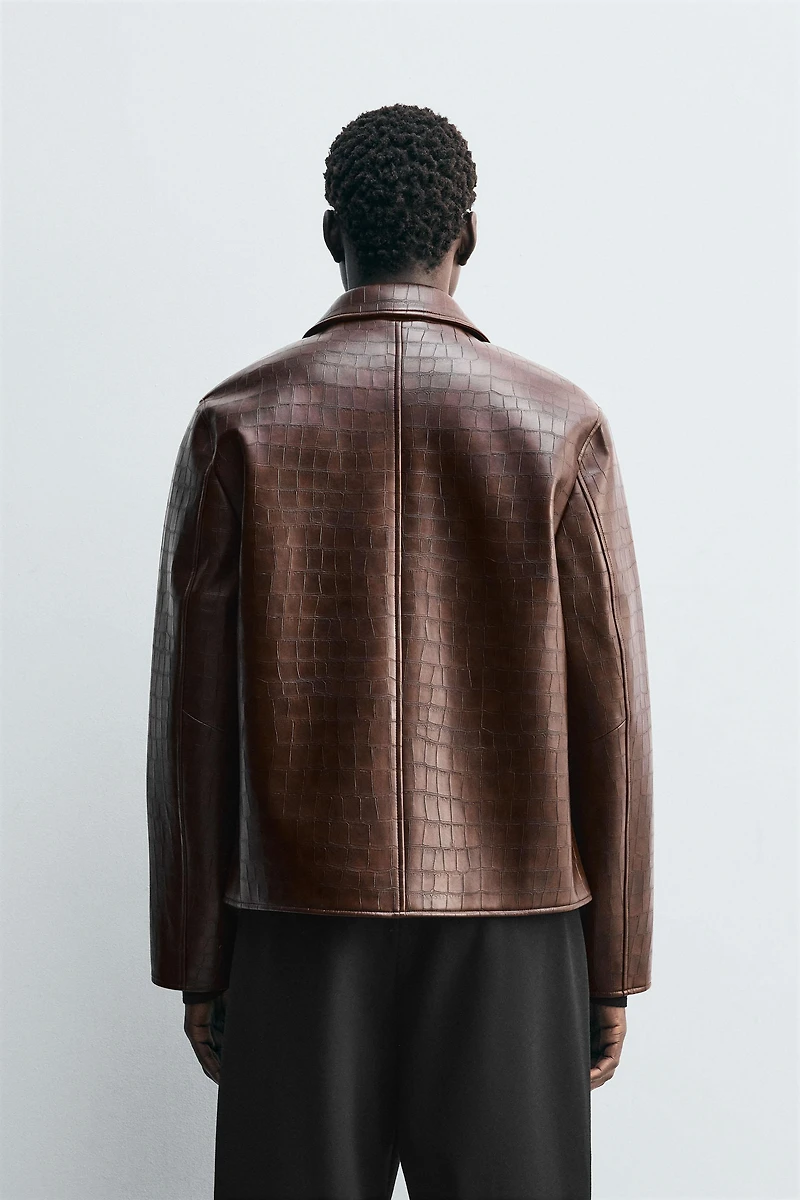 BLOUSON EN MATIÈRE SYNTHÈTIQUE GRAVÉ