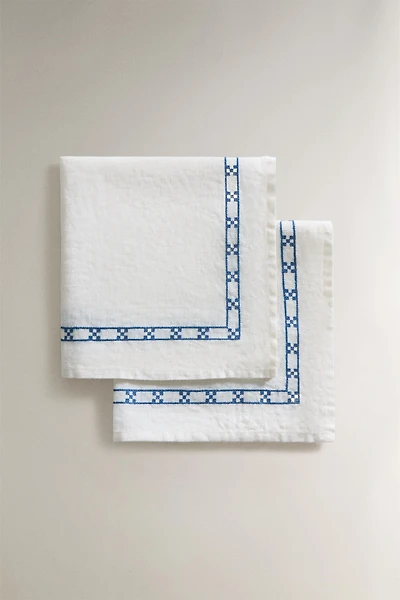 GEOMETRIC EMBROIDERED NAPKINS (PACK OF 2)