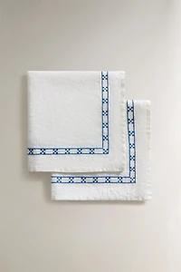 GEOMETRIC EMBROIDERED NAPKINS (PACK OF 2)