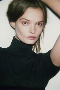 ASYMMETRIC TURTLENECK T-SHIRT