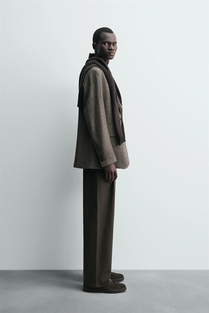 REGULAR FIT TEXTURED BLAZER